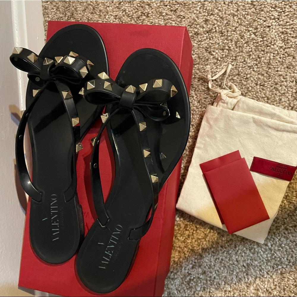 Valentino Garavani The Rockstud rubber flip flops